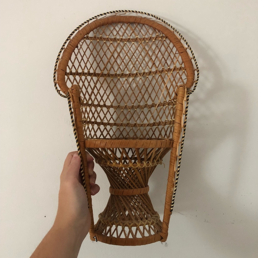 WICKER PEACOCK CHAIR | Plant Stand
